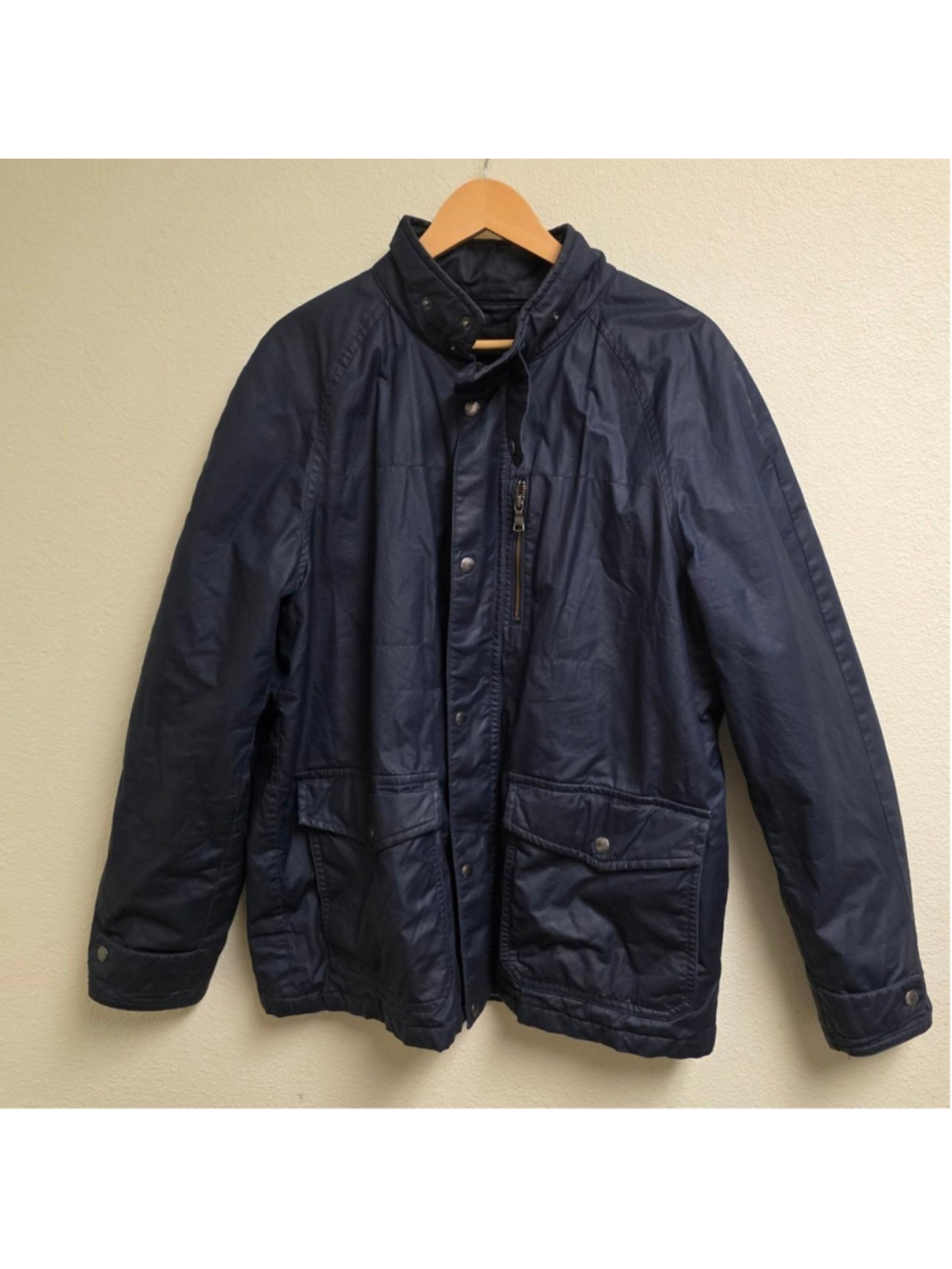 Banana Republic navy blue quilted jacket in size L #winterjacket #outerwear